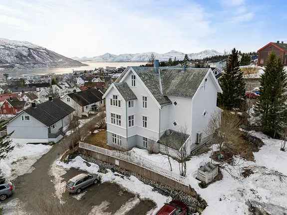 Stor tomannsbolig Øvre Sentrum Tromsø - Sjelden Mulighet