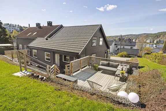 Meget pen bolig i rekke Heggedal - Nær skole og Gjellumvannet