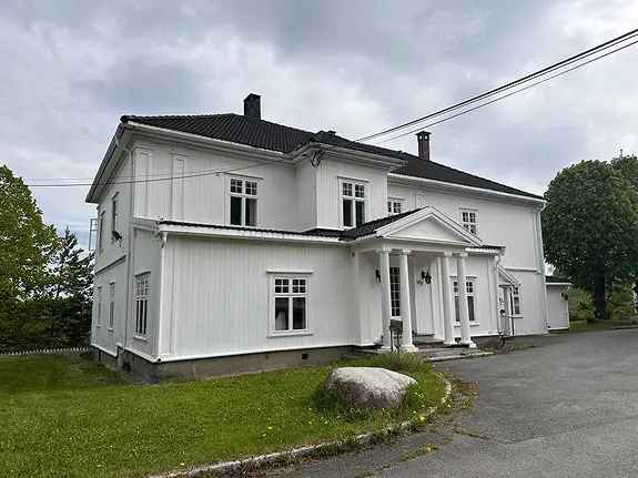 Lys 2 3-roms leilighet Hvalstad fin utsikt parkering