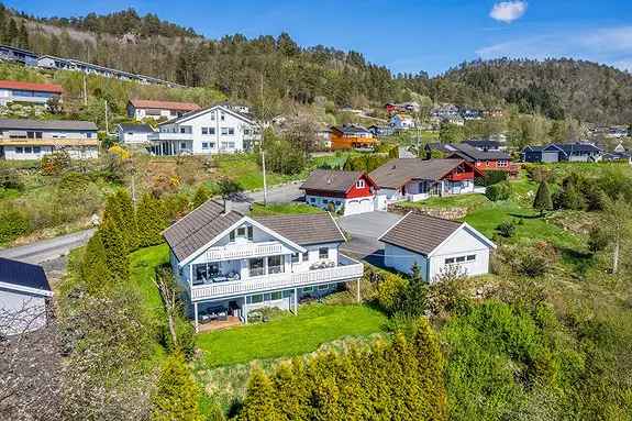 Enebolig Romskogen - Innholdsrik familiebolig med dobbelgarasje