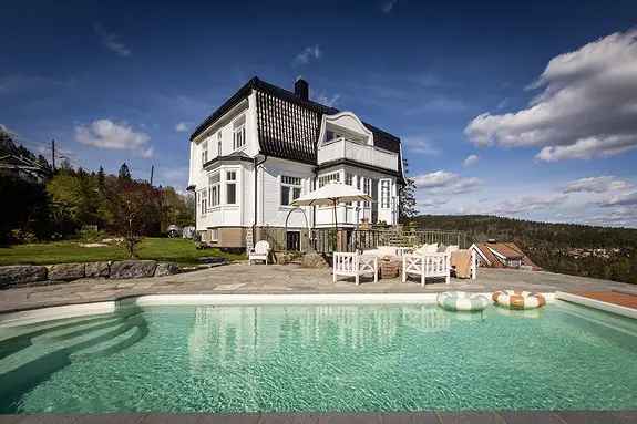 Jugendvilla Besserud Holmenkollen Utsikt Basseng Garasje
