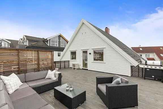 Moderne 4-roms leilighet med terrasse pa Lund