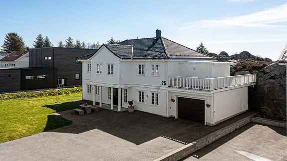 Enebolig 2017 - 5 soverom - Garasje - Hage - Barnevennlig