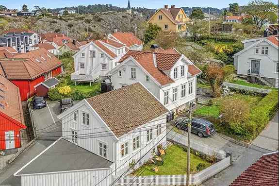 Sjarmerende Enebolig Grimstad - Sentrumsnær