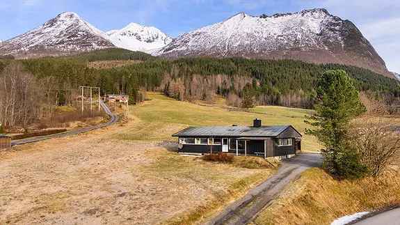 Enebolig Engeset - 5 Soverom Stor Tomt Nydelig Utsikt