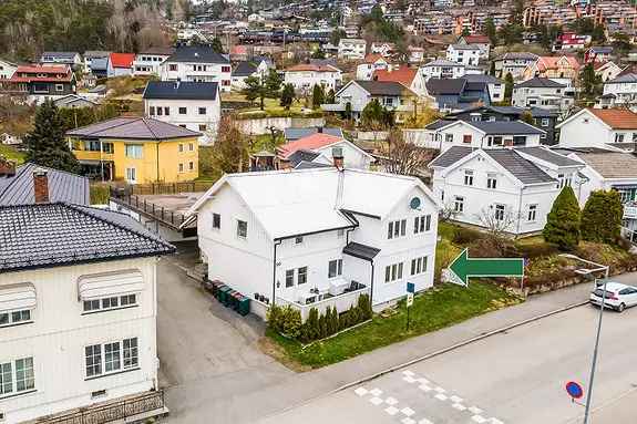Lys 2-mannsbolig sentrumsnært - Carport