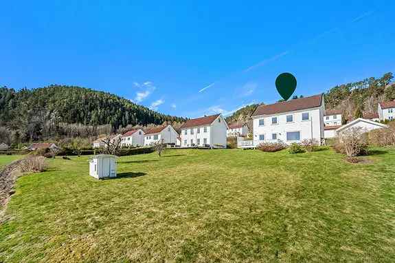 Sjarmerende Enebolig med Utsikt
