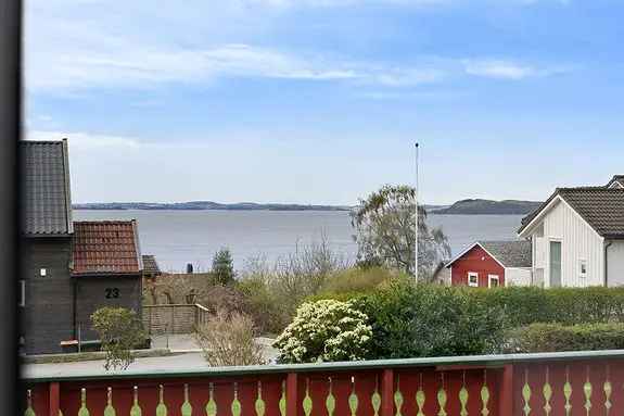 Enebolig med flott utsikt og solforhold pa Tau