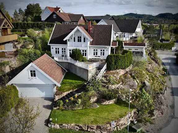 Enebolig Gunnaråsen - 4 soverom, dobbelgarasje, flott utsikt