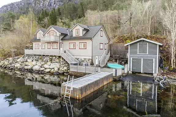 Enebolig ved Åkrafjorden - Naust Brygge Fjordutsikt