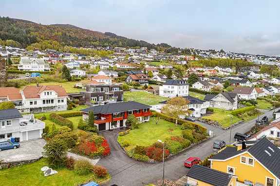 ULSTEINVIK Enebolig 6 Soverom Garasje Flott Tomt