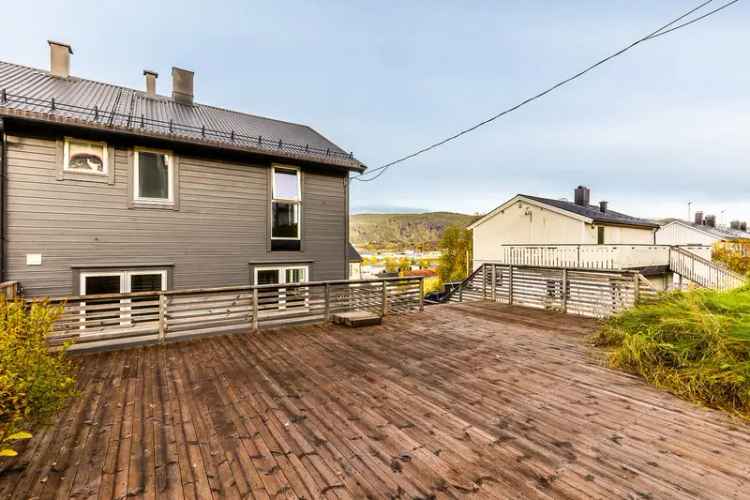 Tomannsbolig Halvpart Stor Terrasse Fin Utsikt