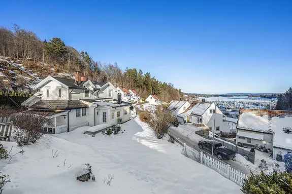 Sveitservilla med Fjordutsikt og Hage - Leangbukta