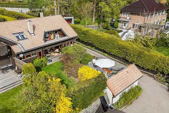 Familievennlig tomannsbolig med garasje og 4 terrasser
