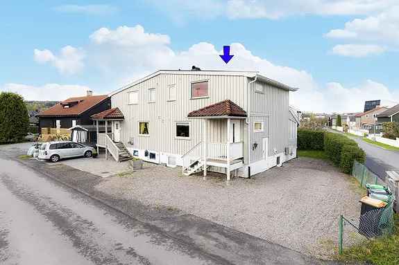 Nyoppusset tomannsbolig med hybel - Elbillader