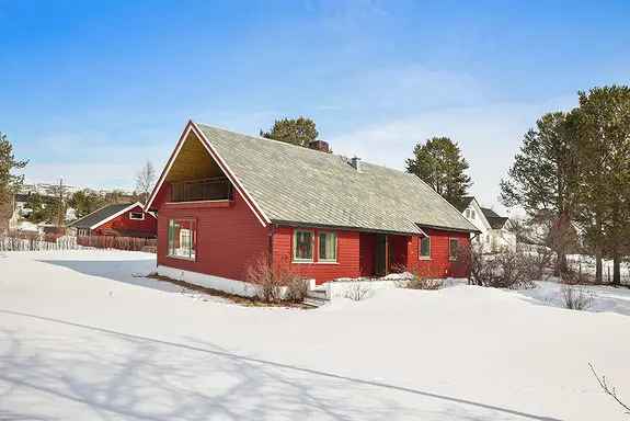 Enebolig med garasje Midtbakken