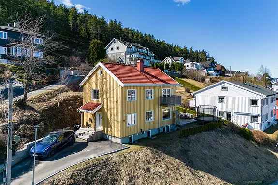 Moderne Tomannsbolig Halvdel Med Loft 95 kvm 3 Soverom