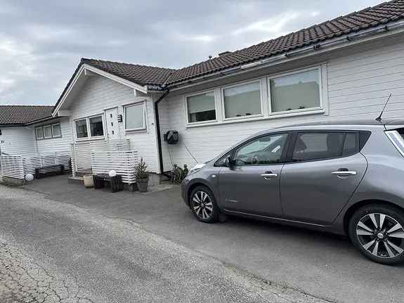 Enebolig i rekkehus Nord Karmøy - Garasje og Stor Altan