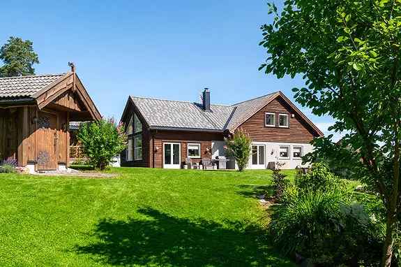 Elegant enebolig 5 soverom stor hage Skiptvet