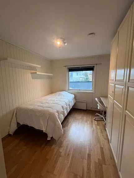 Romslig leilighet - deleleilighet med ett rom for leie