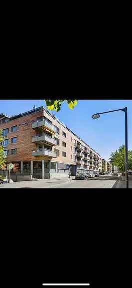 Pen 2-roms leilighet med terrasse og heis - nær Strømmen Storsenter
