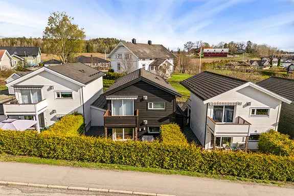 Lys 3-roms leilighet med hage og parkering