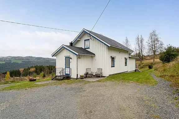 Enebolig med låve og garasje - stort potensiale