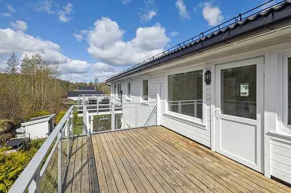 Selveierleilighet Grimstad - 2 soverom, parkering, nær sjøen