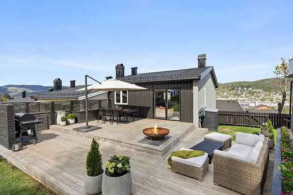 Enderekkehus Strømsåsen 3 Soverom Hage Terrasse Utsikt