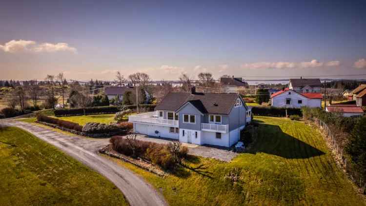 Flott enebolig med stort uteareal og garasje