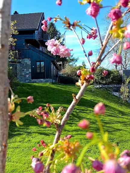 Lys Hageleilighet Med Garasje - Stord