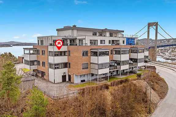 Selveierleilighet Brevik Sentral beliggenhet Innglasset balkong