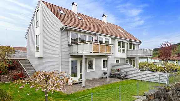 Tomannsbolig Apeltun - Hage, Uteplasser, Garasje