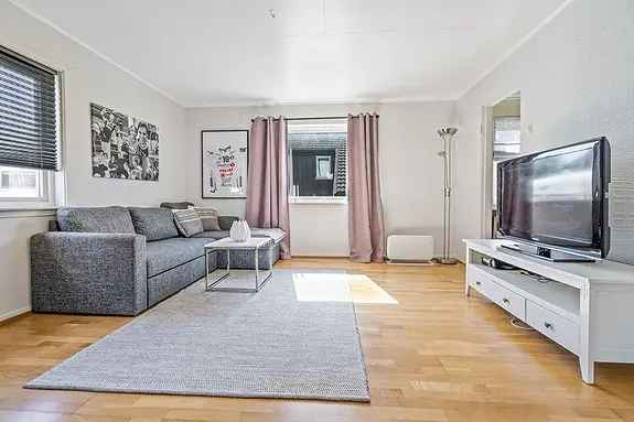 Leilighet i tomannsbolig - 2 soverom - Parkering med lader