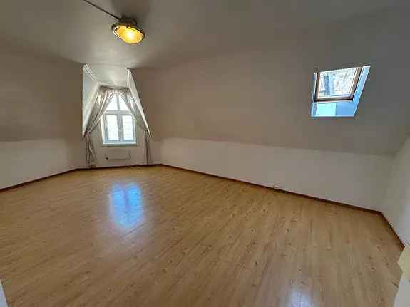 Toppleilighet midt i byen - 2 store soverom - Nyoppusset