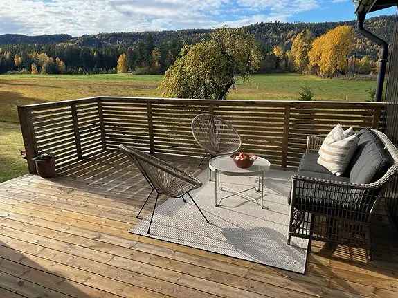 Idyllisk Småbruk i Vakre Omgivelser