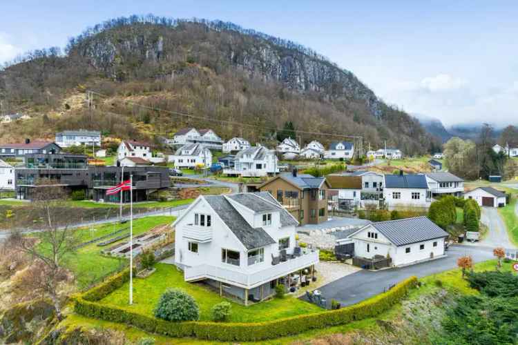 Hjelmeland Enebolig Stor Garasje Flott Utsikt