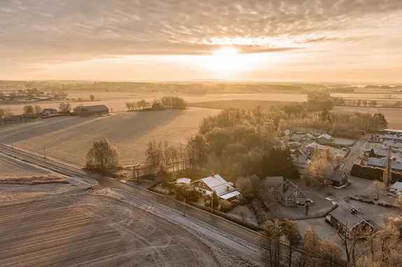 Enebolig Triangelen - 4 5 soverom Garasje Stor Tomt Nær Togstasjon