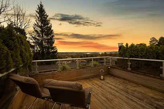 Moderne Tomannsbolig Fjordutsikt Terrasse Balkonger 3 Bad Garasje