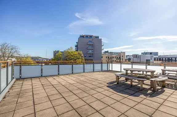 Lys 2-roms leilighet med balkong og takterrasse sentralt i Oslo