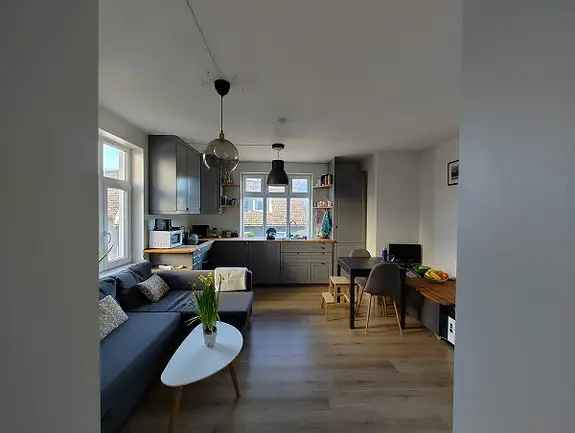 Moderne 3-roms leilighet med utsikt og peis