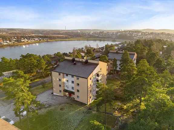 Stilig 3-roms leilighet med balkong og utsikt