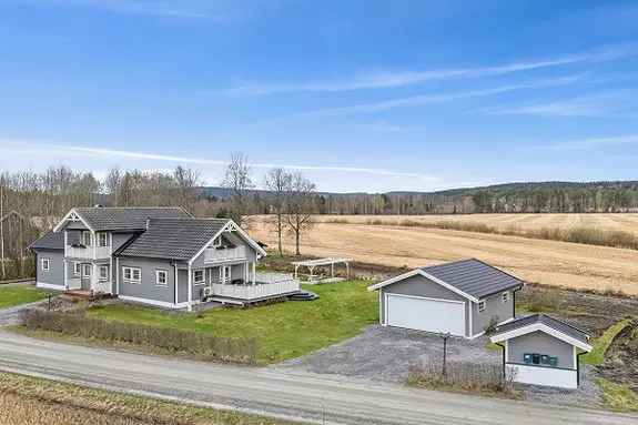 Stor Eiendom Disenå - Landlig Idyll -  Grønnsakshage