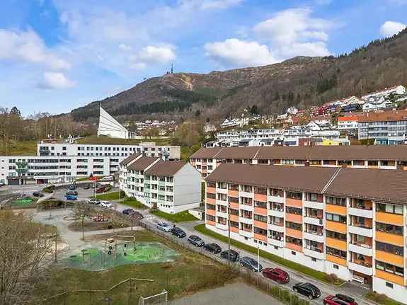Romslig 3-roms leilighet Landås - Vestvendt Balkong Peis