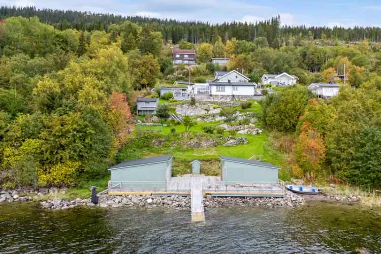 Sjønær Fritidseiendom med Naust og Stor Tomt