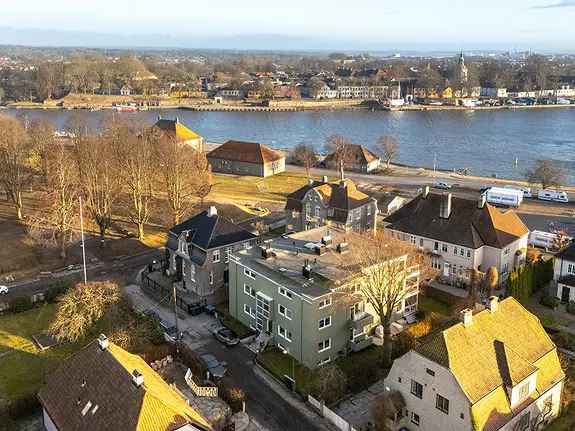 Pen leilighet i Fredrikstad med terrasse og elveutsikt