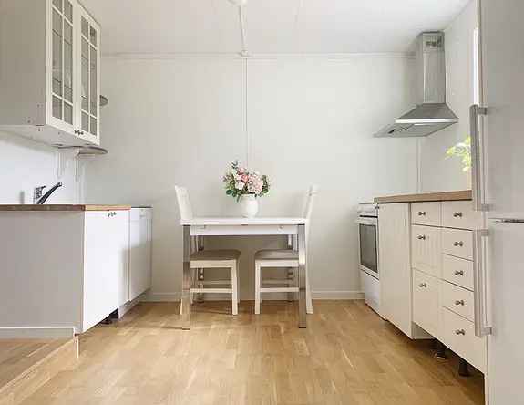 Lys 2-roms Hybel Lilleaker Lysaker Nar CC Vest
