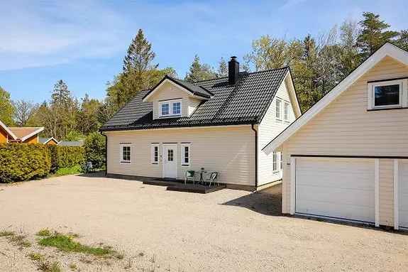 Familievennlig Enebolig Nær Sjøen - 2018