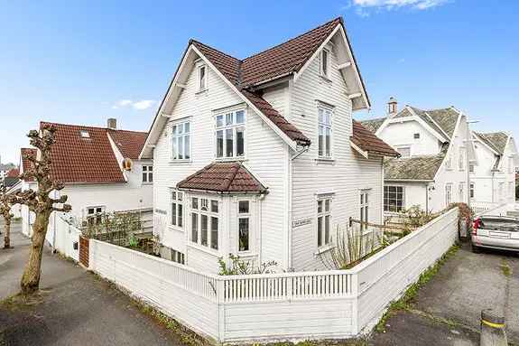 Leilighet på Våland - Klassisk Sjarme og Moderne Oppgraderinger
