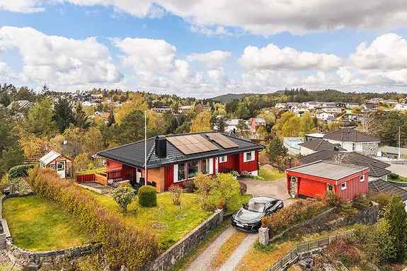 Innholdsrik Familiebolig Slettenfeltet 220kvm Nytt Tak Garasje